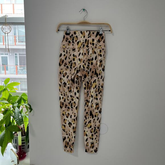 Carbon38 Yellow Animal Print 7/8 Length Leggings Size XS - Picture 4 of 4